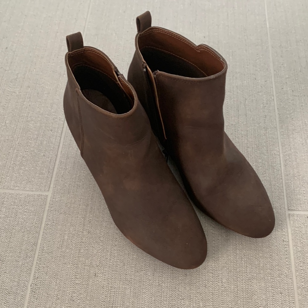 NWOT XOXO Dark Brown Booties Size 7.5